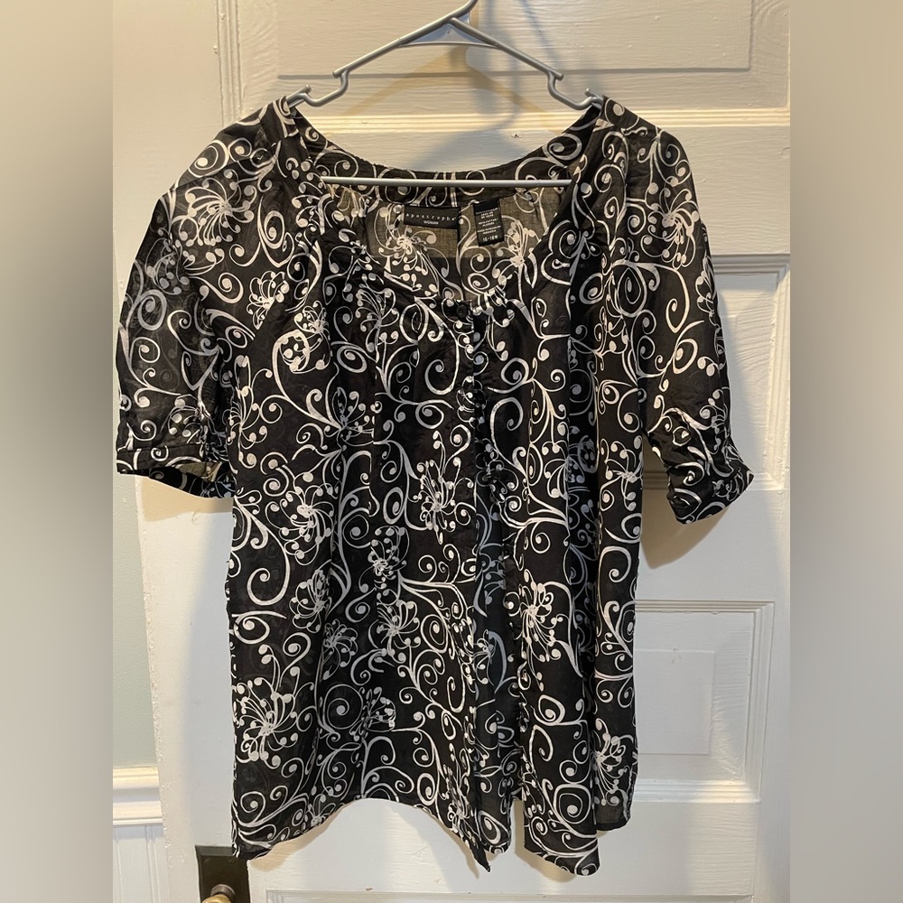 Apostrophe Black Top with White Floral Swirl Print, Size 16-18